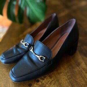 Coach Nea Pump Black Leather with Gold Accent size 7